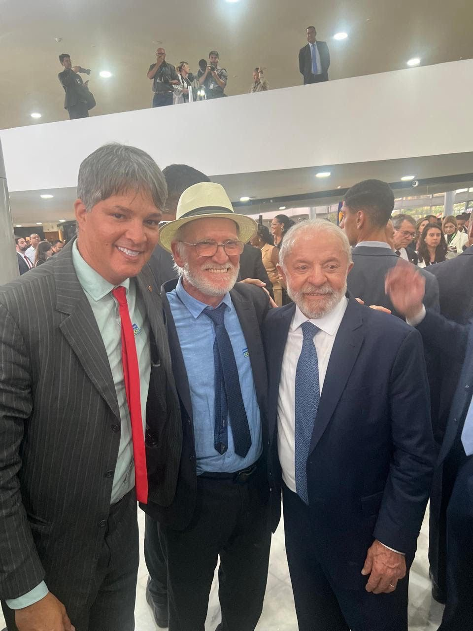 Gil do Povo ao lado do jornalista e publicitário Mário Milani e do presidente Luiz Inácio Lula da Silva